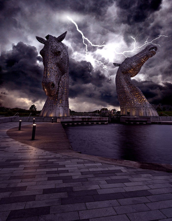 The Kelpies - 30-metrowe rzeźby końskich głów w Szkocji