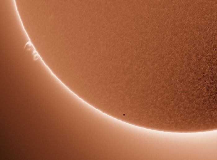 Ta mała kropka na tle słońca to Merkury.