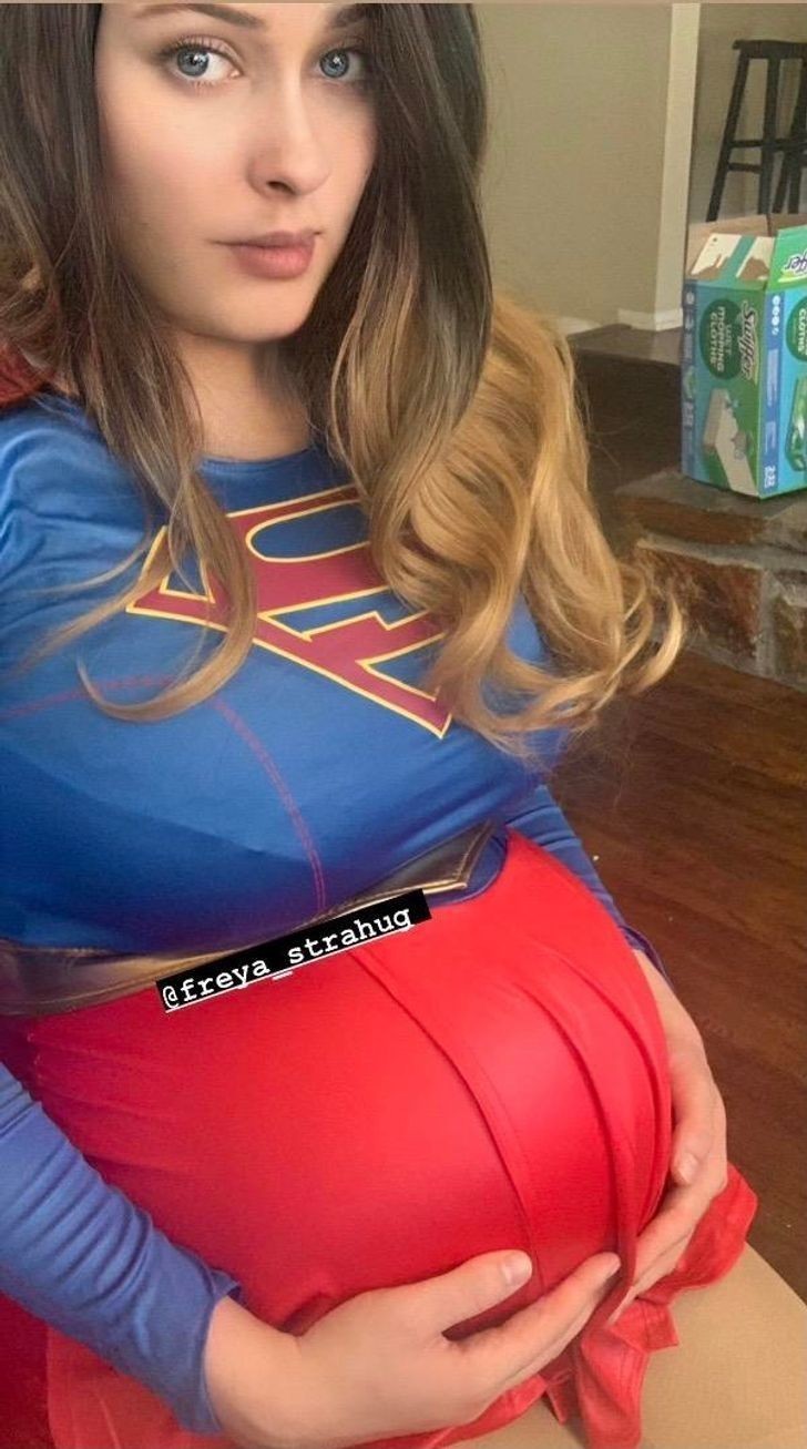 "Kostium Supergirl"