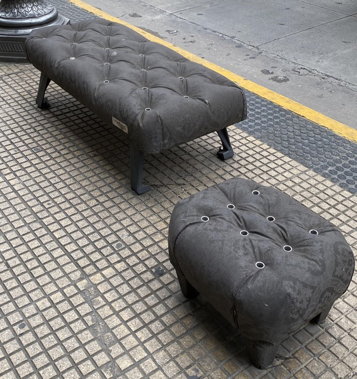 "Te uliczne ławki w Buenos Aires są wykonane z cementu."