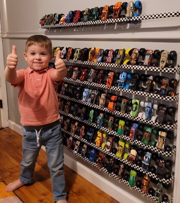 "Zbudowałem uchwyty do przechowywania/prezentowania monster trucków mojego syna."