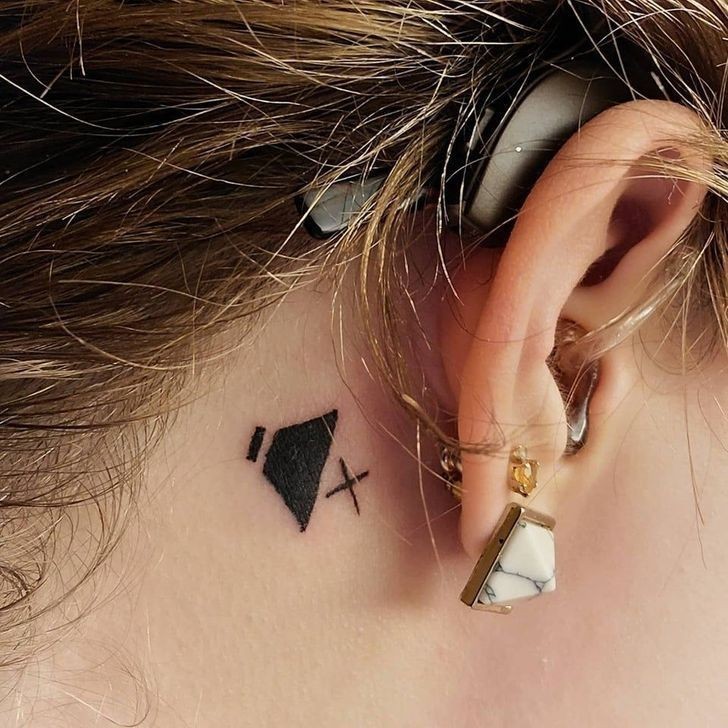 "Postanowiłam, że zrobię sobie tatuaż na 23 urodziny. Wiele osób nie wie, że mam problemy z słuchem, więc postanowiłam sprawić sobie przypomnienie."