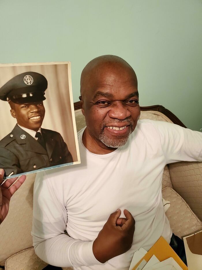 "Mój tata to weteran. Na zdjęciu w wieku 18 lat. Obecnie ma 77."