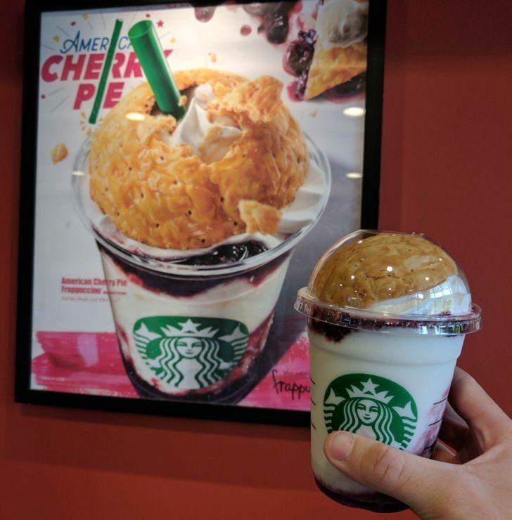 "Amerykańskie frappuccino o smaku placka wiśniowego w Japonii"