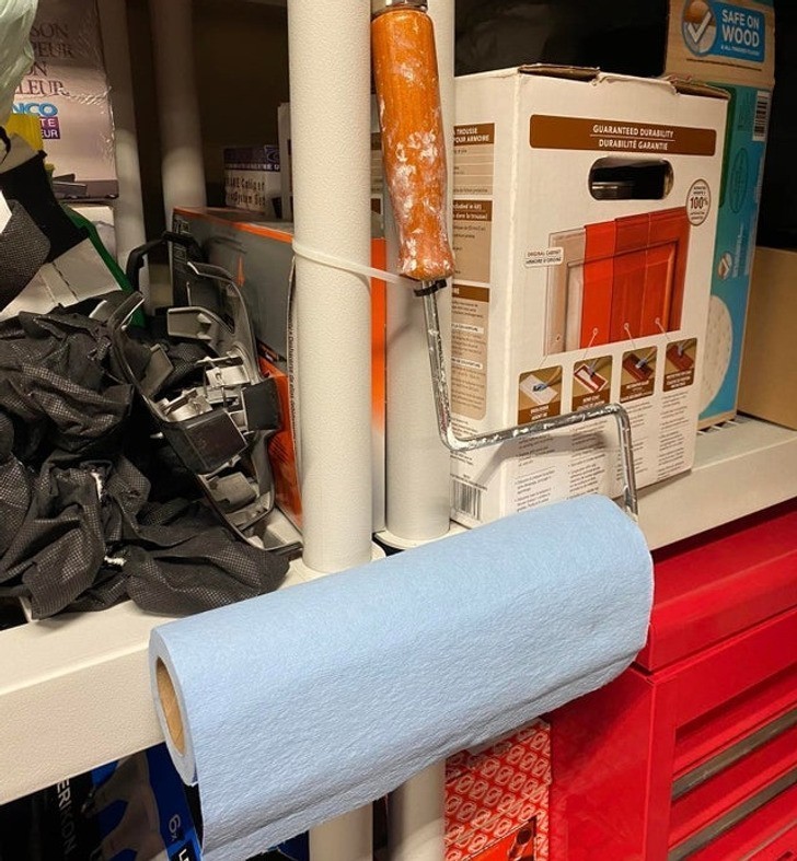 Podajnik ręczników papierowych w sklepie