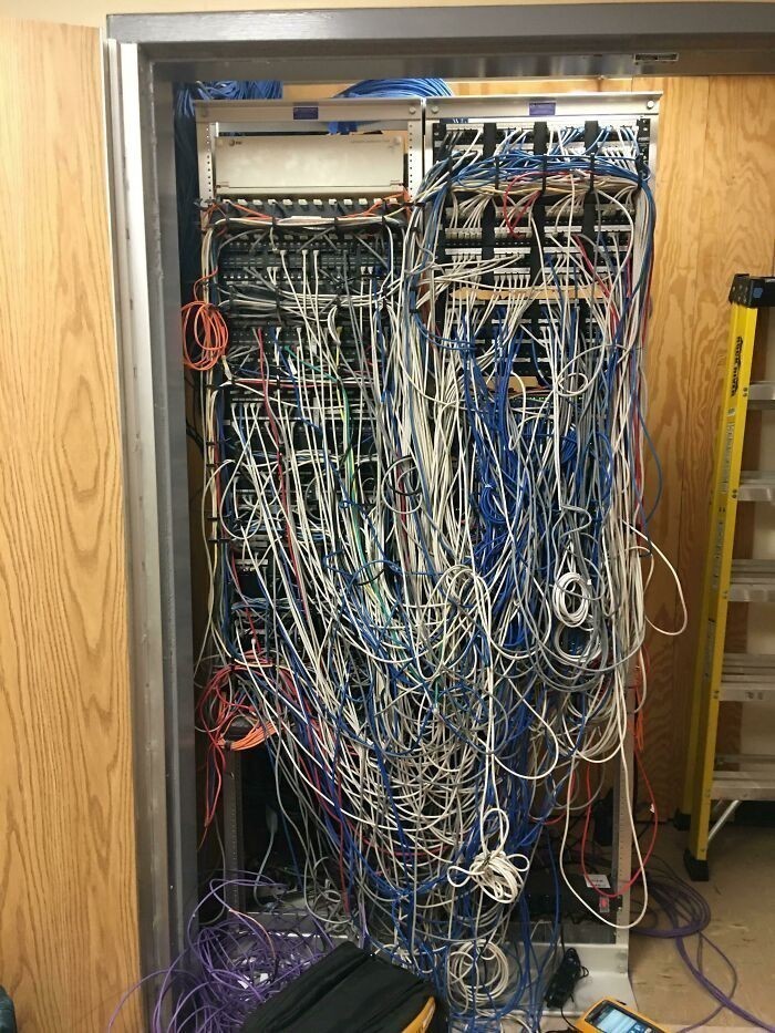"Szpital w którym pracuję ma okazjonalne problemy z siecią."