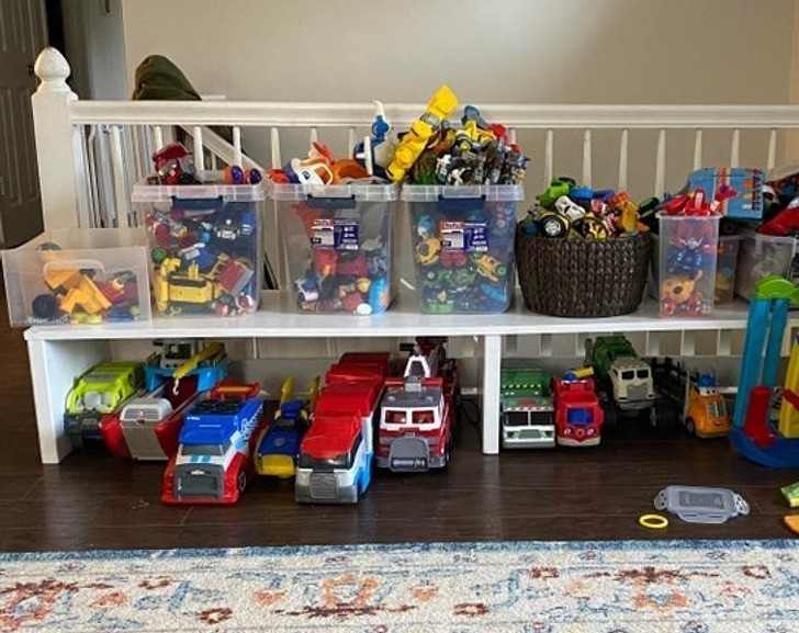 "Zbudowałem półkę na zabawki mojego syna."