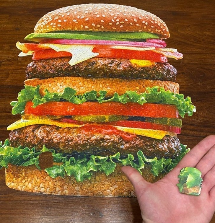 "Te hamburgerowe puzzle posiadają jeden element w kształcie całego obrazka."