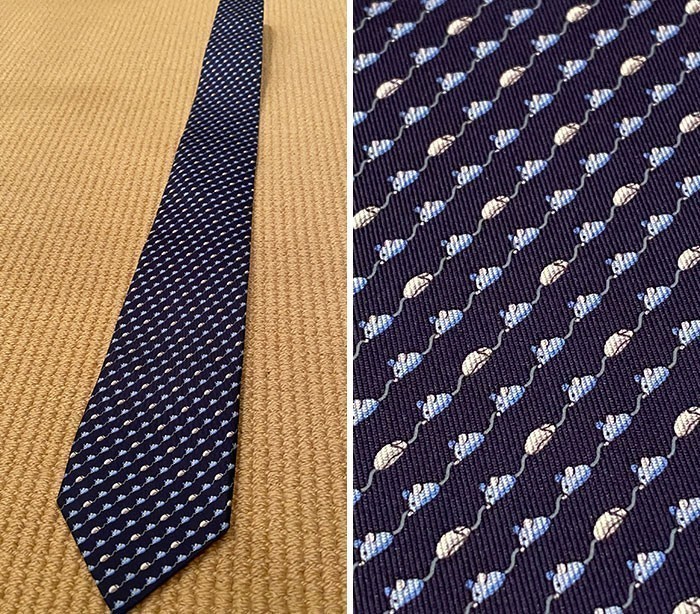 Krawat z dwoma rodzajami myszy