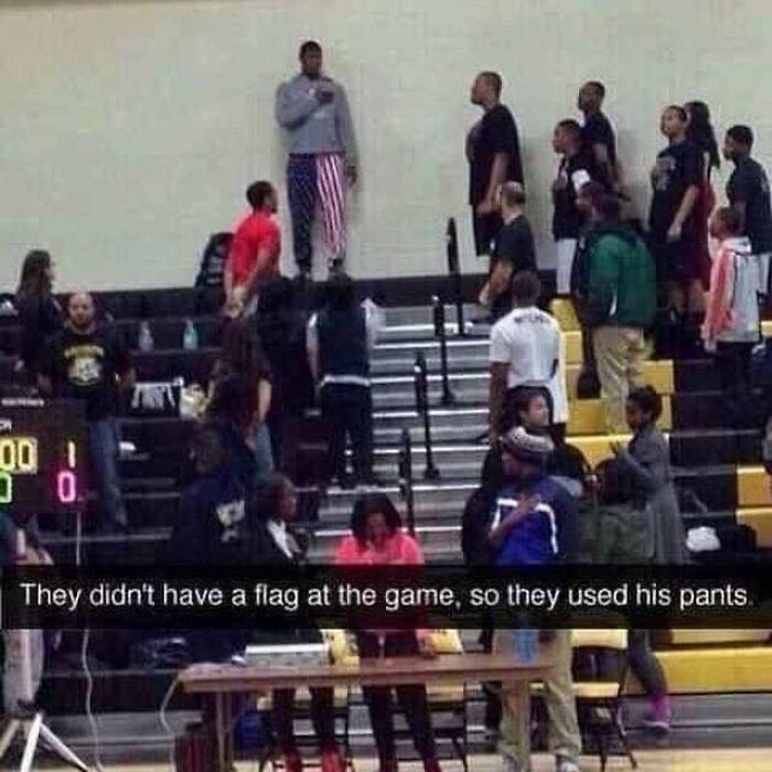 Nie mieli flagi podczas meczu, więc użyli jego spodni.