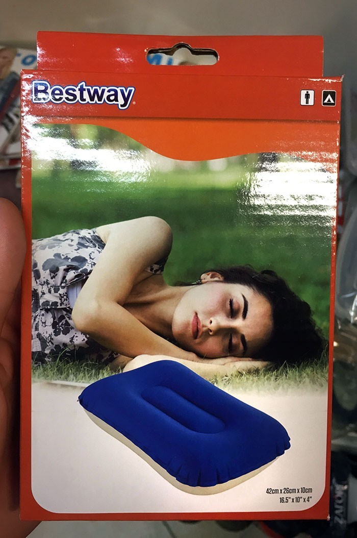 "Ta poduszka jest tak dobra, że będziesz wolała spać na swoich dłoniach."