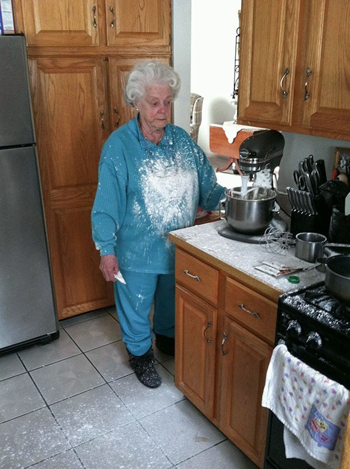 "Oto moje ulubione zdjęcie mojej babci. Miała problemy z mikserem."