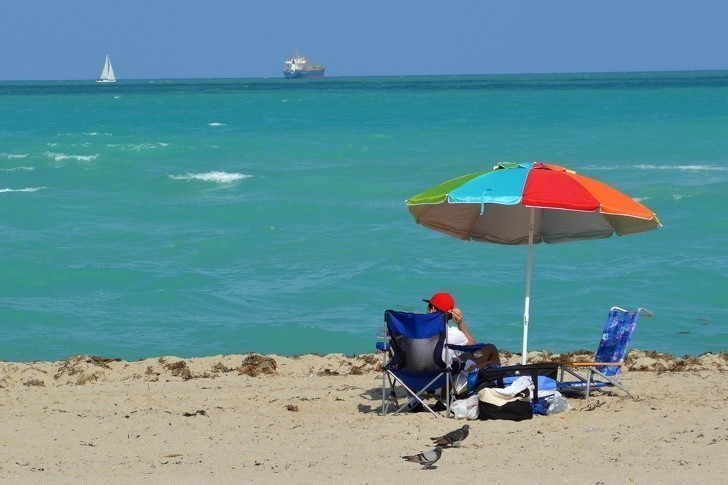 Odpoczynek na plaży może cię sporo kosztować.