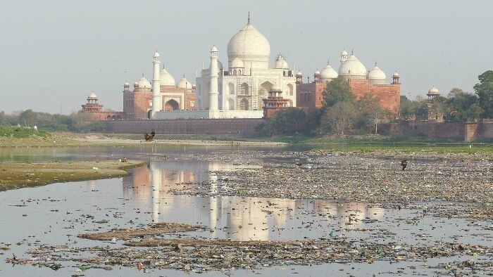 Bardziej przygnębiający widok Tadż Mahal