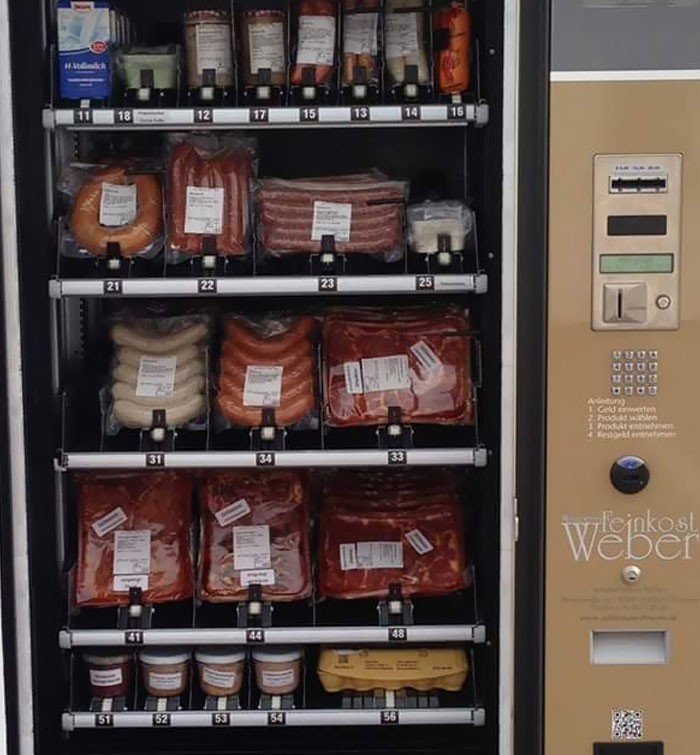 "Automat z produktami mięsnymi niedaleko mojego miasteczka w Niemczech"