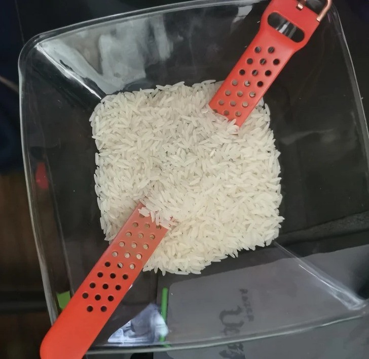 "Mój wodoodporny smartwatch padł, gdy umyłem ręce mając go na nadgarstku."