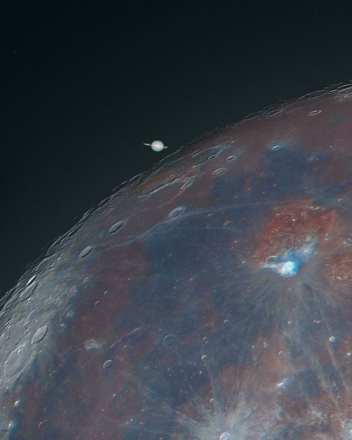 #1 Pojechałem na szczyt słynnego wulkanu Mauna Kea na Hawajach, aby uchwycić momentry pożyczyłem na wyspie., gdy Saturn zniknął za Księżycem. Zdjęcie wykonałem przy użyciu teleskopu o średnicy 14 cali