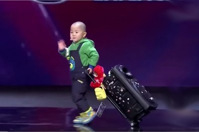 3 latek sterowany pilotem podbija jury w chińskim 