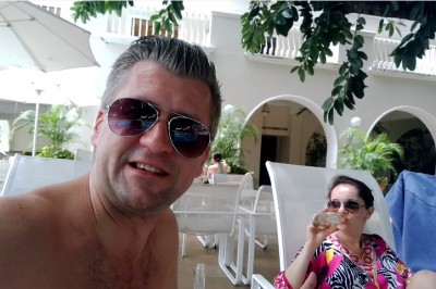 „Bo nas stać k*rwa! A Ty masz to w Polsce?!” Tak wygląda podjarka turystów w hotelowym basenie!