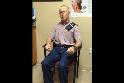 Chory mężczyzna nie mógł opanować drżenia rąk! Zobacz efekt podłączenia elektrod do mózgu! 