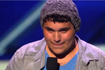 Chłopak z zespołem Touretta śpiewa w X Factorze! Muzyka sposobem na pokonanie choroby! 