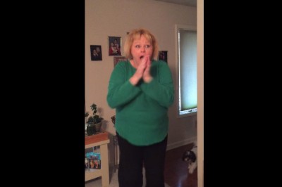 Do końca nie wiedziała, że będzie babcią! Jej reakcja, gdy zobaczyła wnuczkę - bezcenna!