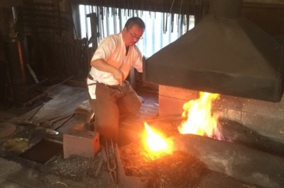 Japońska katana wykuta z meteorytu! Niesamowity pokaz precyzji!