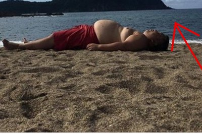 Jego wakacyjne zdjęcie wywołało sensację! Musisz zobaczyć co jest na drugim planie! 