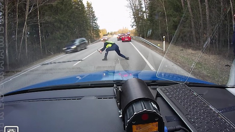 Ma się ten refleks! Skuteczne zatrzymanie uciekającego Opla przez policjanta!