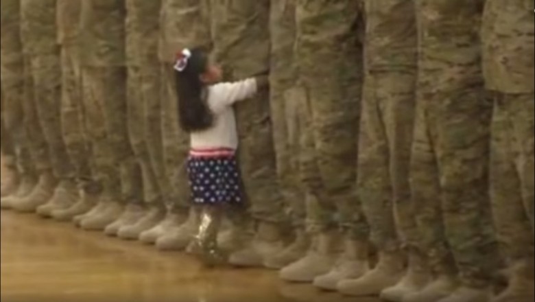 Mała dziewczynka przerywa wojskową ceremonię! Jej miłość do taty nie słucha rozkazów! Przesłodka!