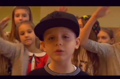 Moja Klasa Marzeń - Syn O.S.T.R.-ego pokazuje, że talent ma po tacie! Szkolny rap na poziomie!