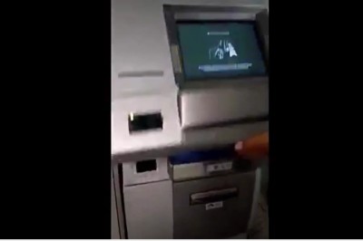 Myślisz, że u nas są cwaniaki? Tak się kradnie PIN i kartę w meksykańskich bankomatach! 