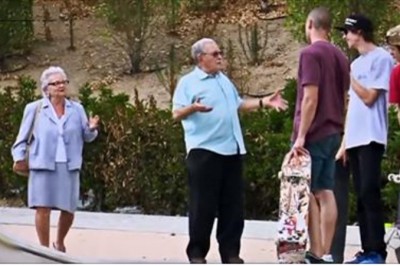 Młodzież znów kłóciła się ze starszymi o hałas na osiedlu!Dziadek łapie jedną deskorolkę i wszystko zmienia!