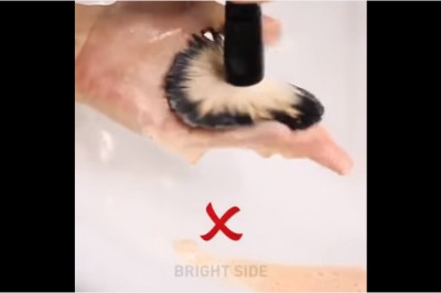 Naucz się czyścić swój pędzel do makijażu jak profesjonalistka! 90% kobiet robi to źle i je niszczy! 