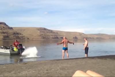 O w mordę, ale go zmiotło! Ten koleś zdecydowanie nie wytrzymał ciśnienia :D