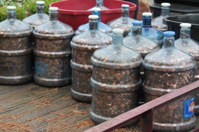 Oszczędności życia w samych monetach chciał wpłacić na konto! Oferta banku była zaskakująca! 