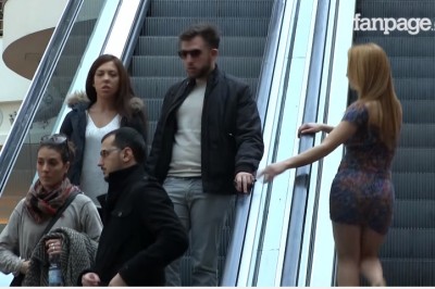 Piękna kobieta podrywa faceta w centrum handlowym! Reakcja jego żony jest idealna!