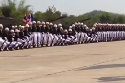 Pokaz musztry tajlandzkich żołnierzy! Mega akcja!