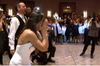 Prosty weselny taniec zamienił się w TO! Panna młoda dosłownie odleciała ze szczęścia na ten widok!