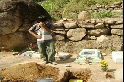 Przez 15 lat grzebał dzieci z kliniki aborcyjnej! Wtedy jedna z matek podeszła do niego z prośbą! 