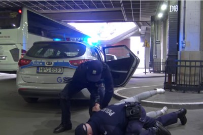Płacisz albo wzywam policję! Wardęga rzucony na glebę i aresztowany w Krakowie!