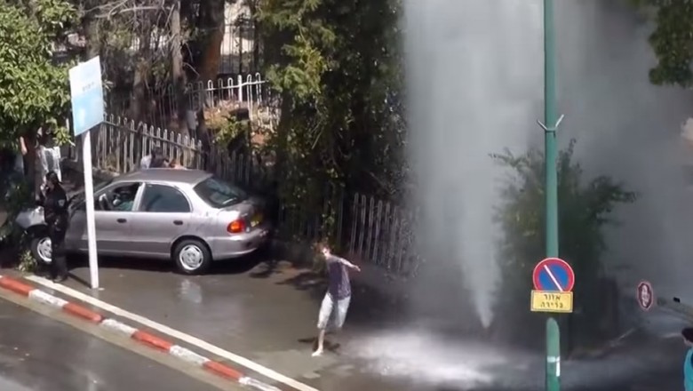 Samochód uderzył w hydrant! Nagle pojawił się mężczyzna który zrobił coś czego nikt się nie spodziewał! 