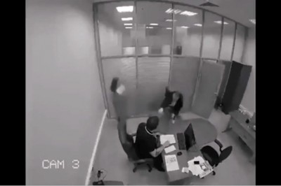 Siedząc w pracy dowiaduje się ze wygrał na loterii milion dolarów! Nie uwierzysz co zrobił swojemu szefowi! 