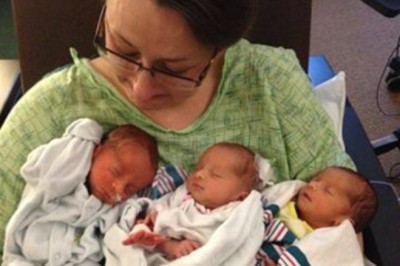 Szczęśliwa mama trzyma w rękach nowo urodzone trojaczki! Niespodziewanie, 10 dni później już nie żyje!