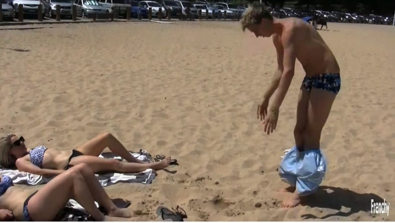 Tak się podrywa "na ślimaka"! Żadna dziewczyna na plaży nie oprze się tej prostej sztuczce! 