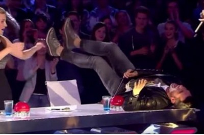 Takiej akcji się nie spodziewali! Zaczęła śpiewać jak w operze ale gdy zerwała sukienkę jurorzy oszaleli!