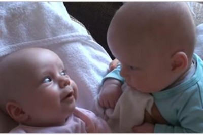 Tata nagrał rozmowę tych słodkich  bliźniaków! Słuchając ich ciężko nie popłakać się ze śmiechu!