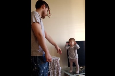 Tata zaczął sprzeczać się z mała córeczką! Jednak jej reakcja sprawiła, że po chwili się poddał!