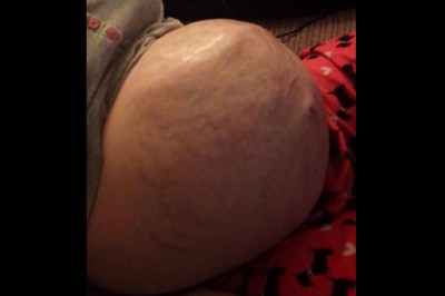 Tatuś filmował ciążowy brzuszek swojej żony! Nagle maluszek zaczął robić coś niezwykłego!