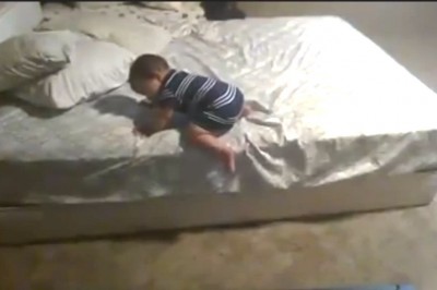 Ten maluch bał się zejść z wysokiego łóżka! To co sam wykombinował naprawdę mnie zaskoczyło! 